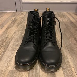 NEW DR MARTENS AWLEY 8 EYE BOOT